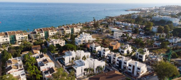 4 bedrooms Villa in Marbella, Spain No. 4394 4