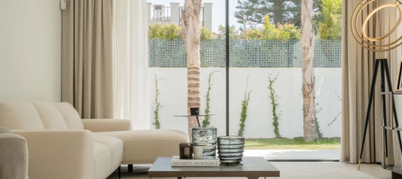 4 bedrooms Villa in Marbella, Spain No. 4394 16