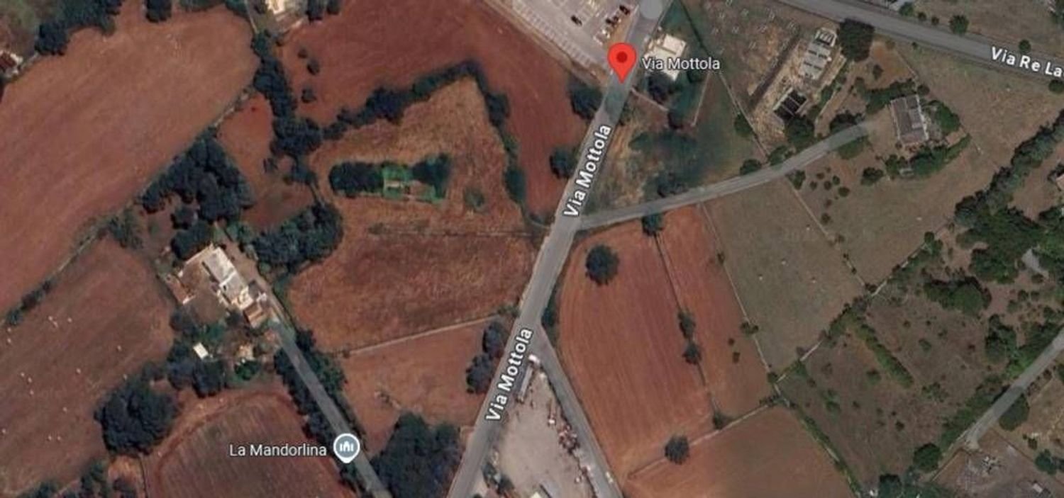 Propriété commerciale à Noci, Italy 11474m² No. 297141