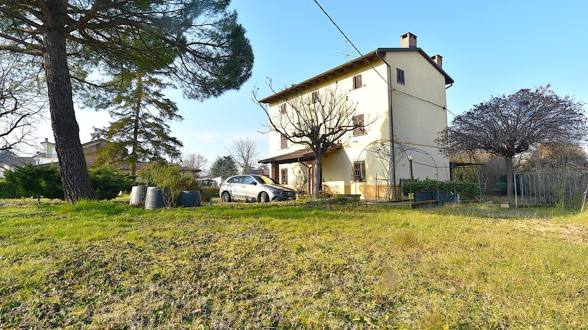 4 bedrooms Villa in Genoa, Italy No. 81535