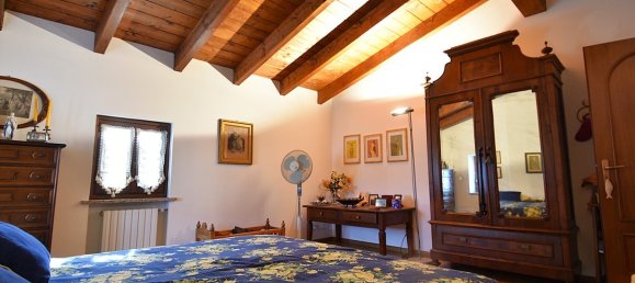 4 bedrooms Villa in Genoa, Italy No. 81535 9