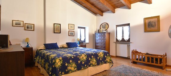 4 bedrooms Villa in Genoa, Italy No. 81535 8