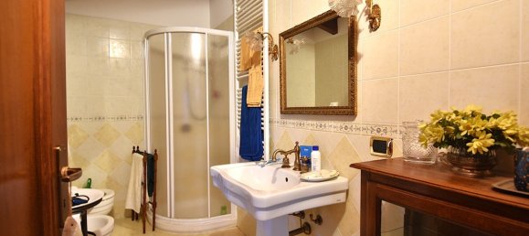 4 bedrooms Villa in Genoa, Italy No. 81535 11