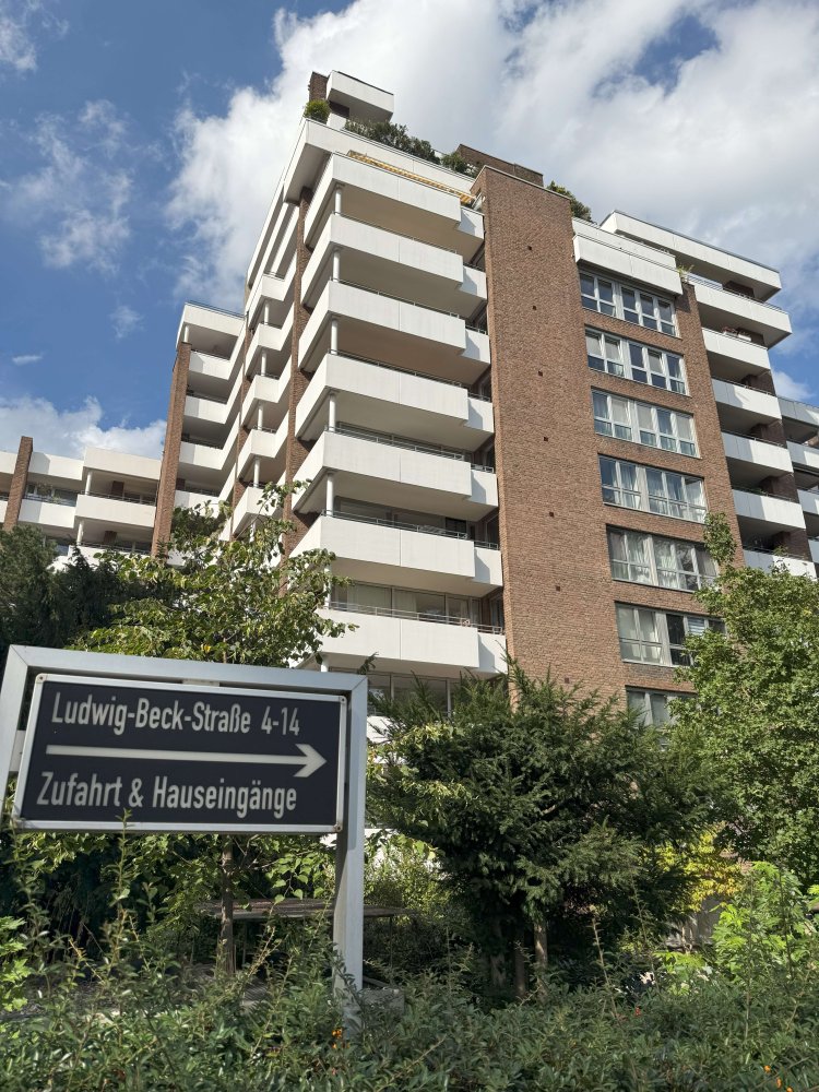 Квартира с 3 комнатами в Дюссельдорф, Германия № 341564