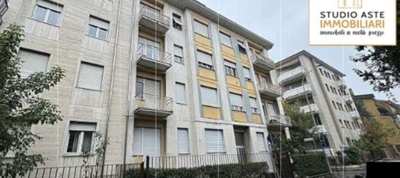 2 rooms Apartment in Legnano, Italy No. 189234 2