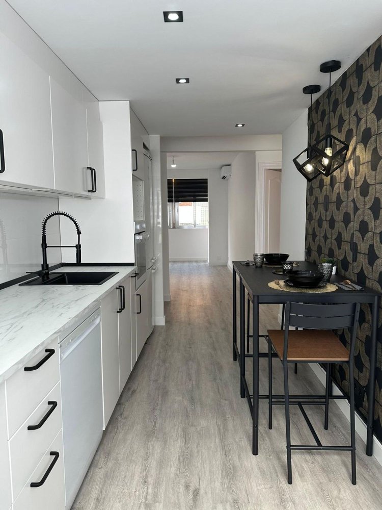 3 bedrooms Apartment in Madrid, Spain No. 169018