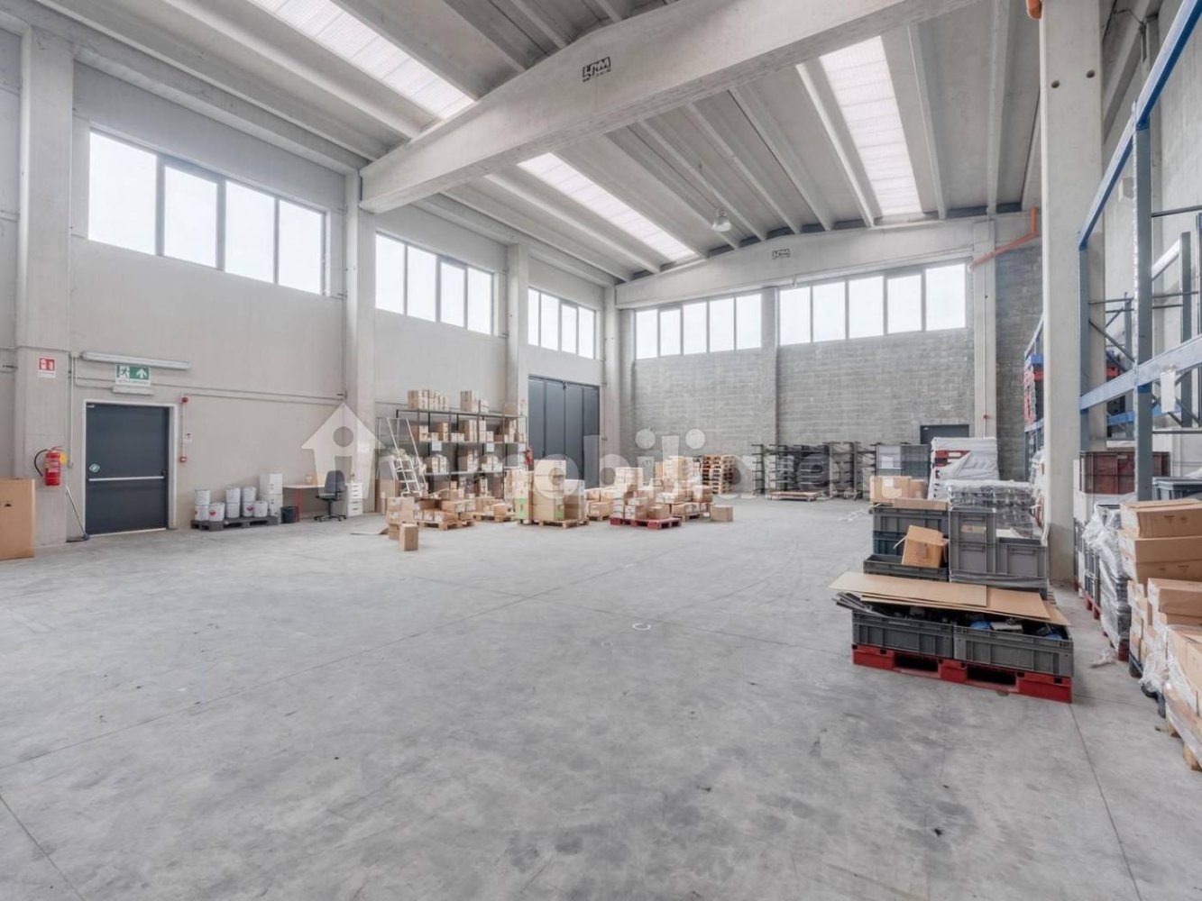 Склад 1600м² в Вольпьяно, Италия № 319588