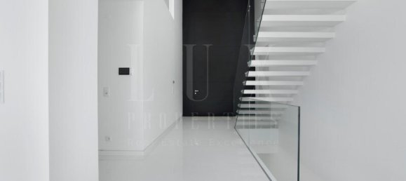 6 bedrooms Villa in Almada, Portugal No. 142354 12