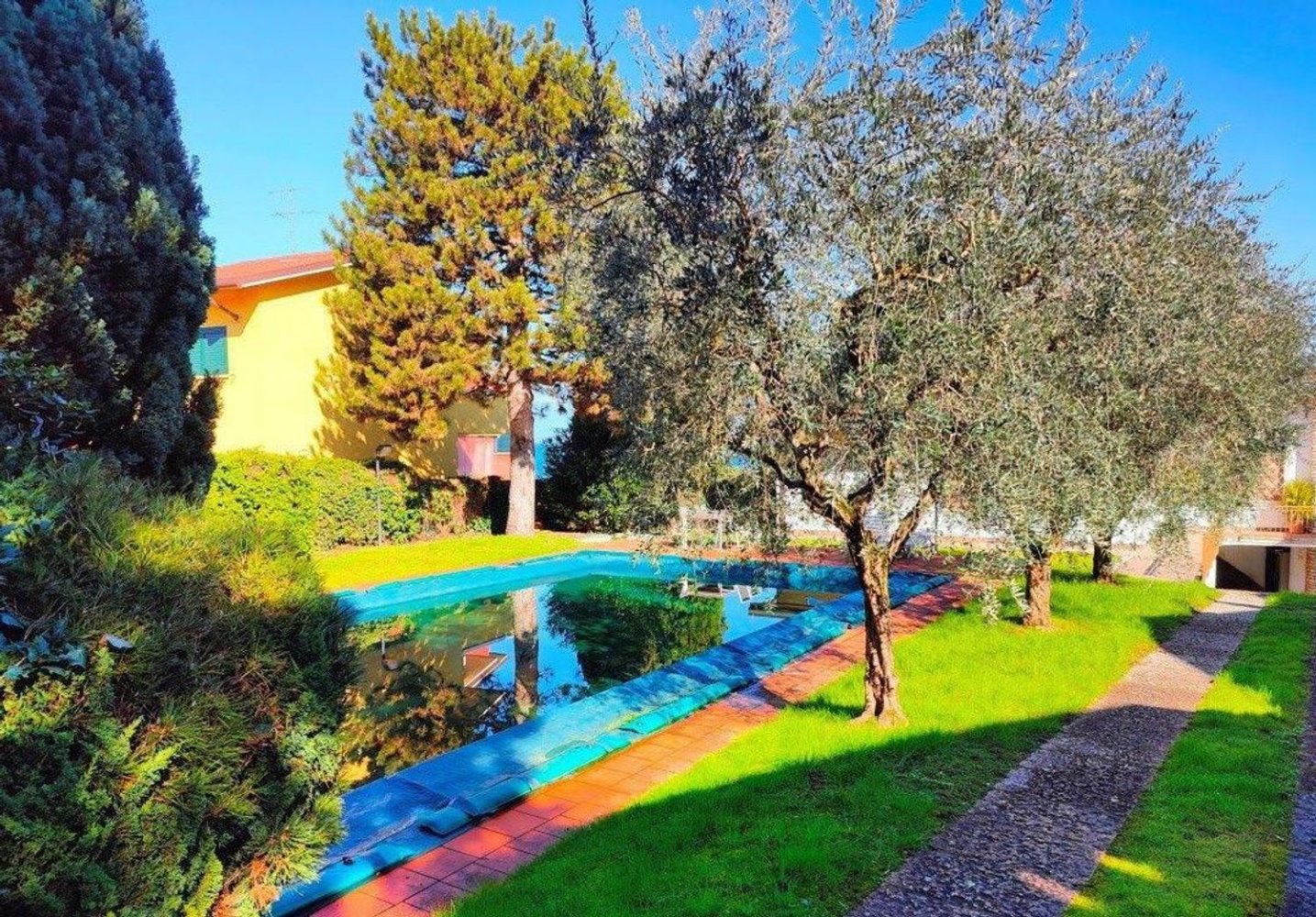 4غرفة فيلا في Peschiera del Garda, Italy رقم 299275