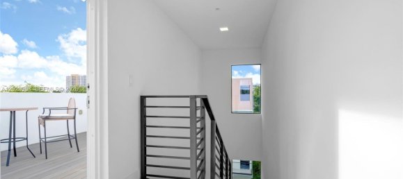 3 bedrooms Duplex for rent in Miami, Miami-Dade, Florida, USA № 615056 3