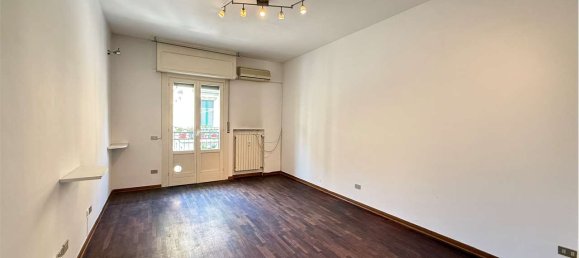 Квартира с 1 спальней в Милан, Италия № 371284 3