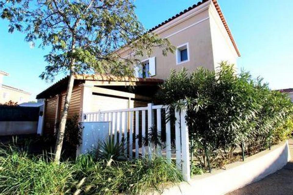 Casa de 4 dormitorios en Martigues, France No. 3270