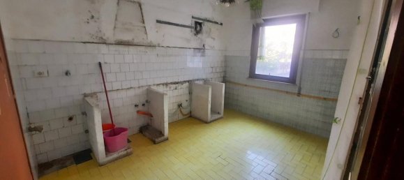 6 rooms Apartment in Palermo, Italy No. 15572 11