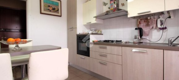 2-salle Appartement à Sedriano, Italy No. 59397 8