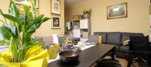 2-salle Appartement à Sedriano, Italy No. 59397 4