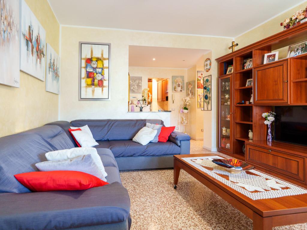 3 bedrooms Apartment in Treviglio, Italy No. 298352