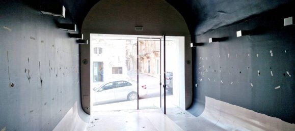 95m² Commercial property in Ragusa, Italy No. 65987 3