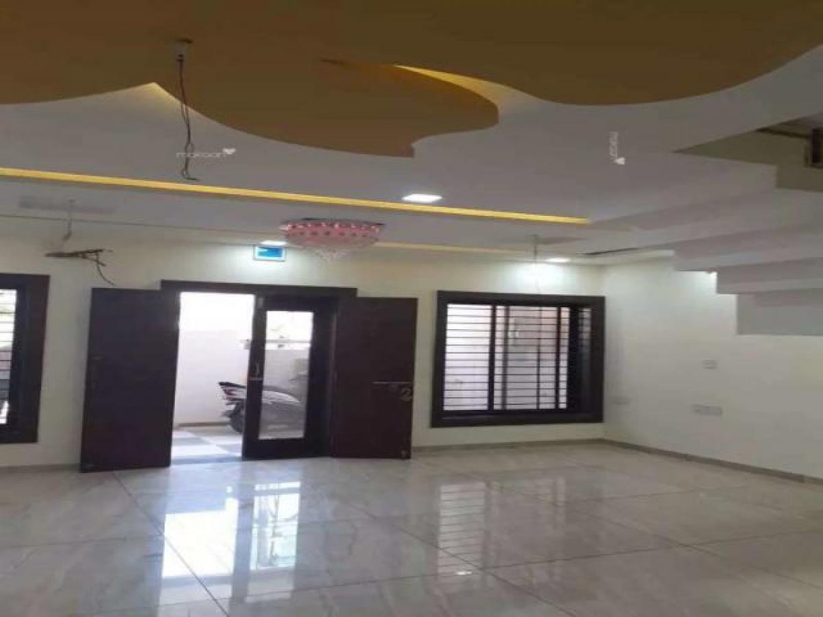 Casa de 5 dormitorios en Indore, India No. 18408