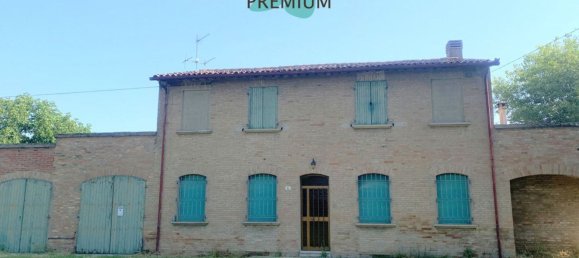 4 bedrooms House in Forlì, Italy No. 381499 2