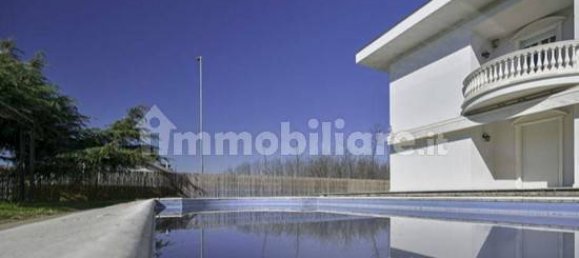 Villa de 20 dormitorios en Lainate, Italy No. 85443 2