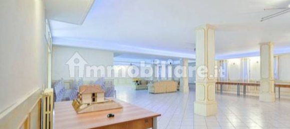 Villa de 20 dormitorios en Lainate, Italy No. 85443 25