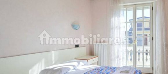 Villa de 20 dormitorios en Lainate, Italy No. 85443 34