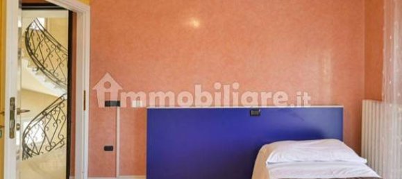 Villa de 20 dormitorios en Lainate, Italy No. 85443 39