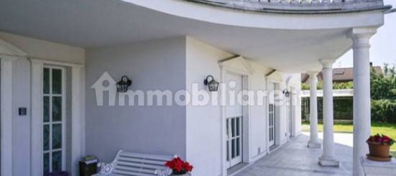 Villa de 20 dormitorios en Lainate, Italy No. 85443 5
