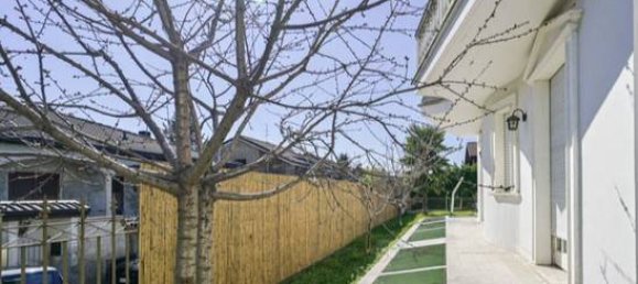 Villa de 20 dormitorios en Lainate, Italy No. 85443 17