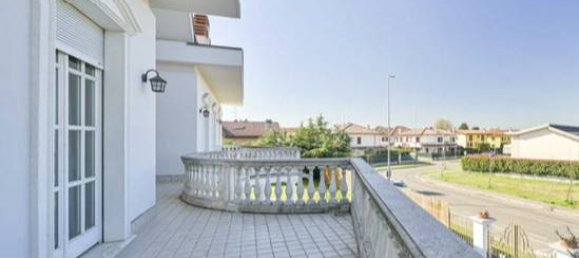 Villa de 20 dormitorios en Lainate, Italy No. 85443 19