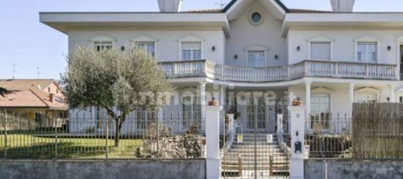 Villa de 20 dormitorios en Lainate, Italy No. 85443 3