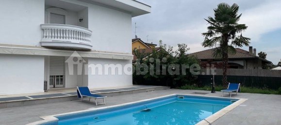 Villa de 20 dormitorios en Lainate, Italy No. 85443 7