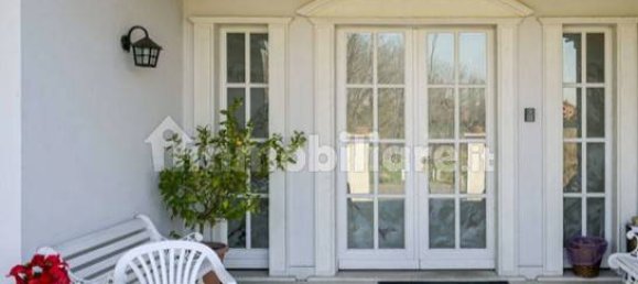 Villa de 20 dormitorios en Lainate, Italy No. 85443 8