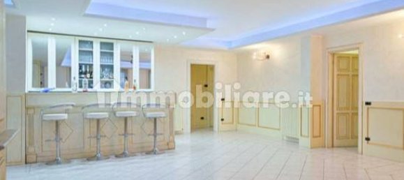 Villa de 20 dormitorios en Lainate, Italy No. 85443 22