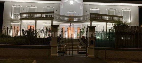 Villa de 20 dormitorios en Lainate, Italy No. 85443 9