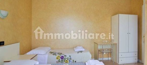 Villa de 20 dormitorios en Lainate, Italy No. 85443 36