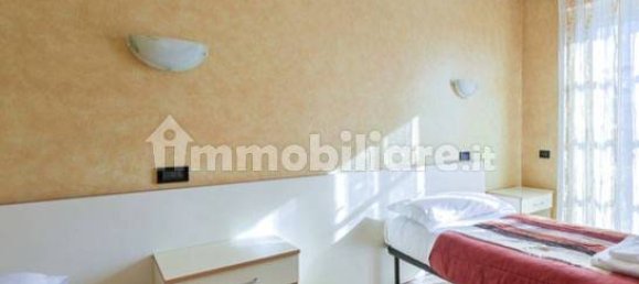 Villa de 20 dormitorios en Lainate, Italy No. 85443 42