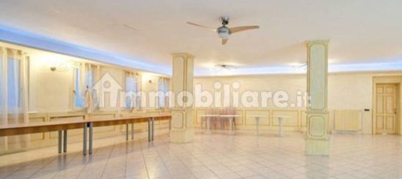 Villa de 20 dormitorios en Lainate, Italy No. 85443 24