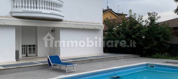 Villa de 20 dormitorios en Lainate, Italy No. 85443 47