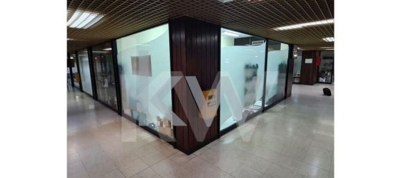 21m² Commercial property in Porto, Portugal No. 50636 4