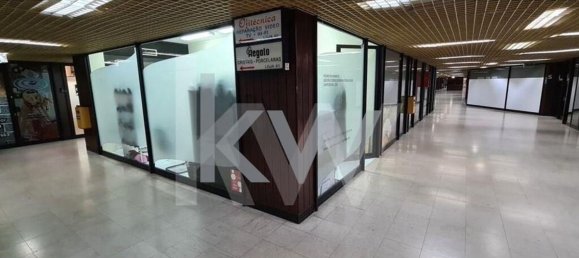 21m² Commercial property in Porto, Portugal No. 50636 8