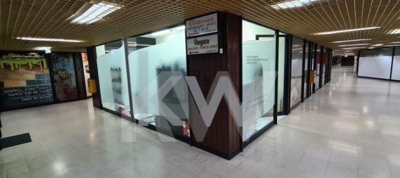 21m² Commercial property in Porto, Portugal No. 50636 7