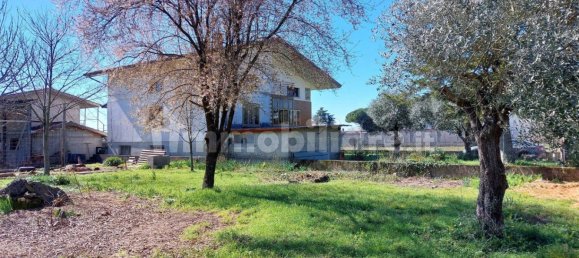 3 Schlafzimmer Villa in Udine, Italy, Nr. 250829 2