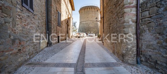 Edificio de 8 dormitorios en Gualdo Cattaneo, Italy No. 129186 4