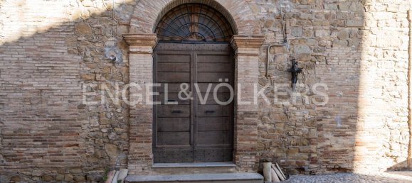 Edificio de 8 dormitorios en Gualdo Cattaneo, Italy No. 129186 6