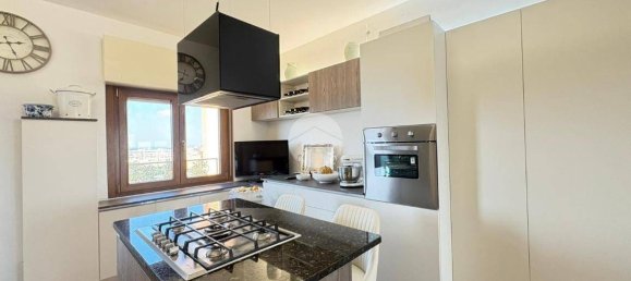 3 Schlafzimmer Wohnung in Rome, Italy, Nr. 370179 12