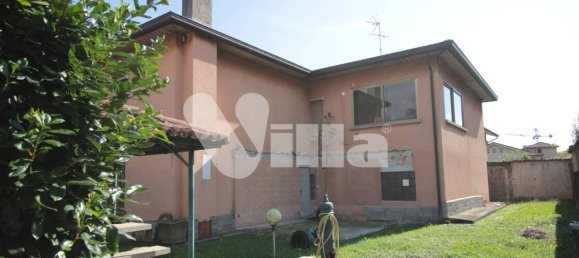 2 Schlafzimmer Villa in Valmadrera, Italy, Nr. 377045 17