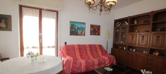 2 Schlafzimmer Villa in Valmadrera, Italy, Nr. 377045 3