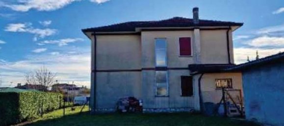 Дом с 8 комнатами в Витторио Венето, Италия № 59025 2