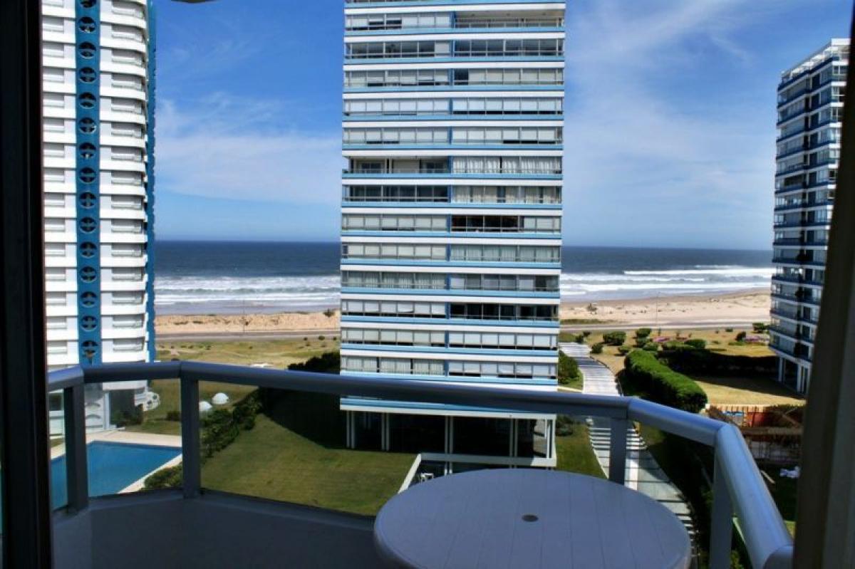 Apartamento de 2 dormitorios en Maldonado, Uruguay No. 5819